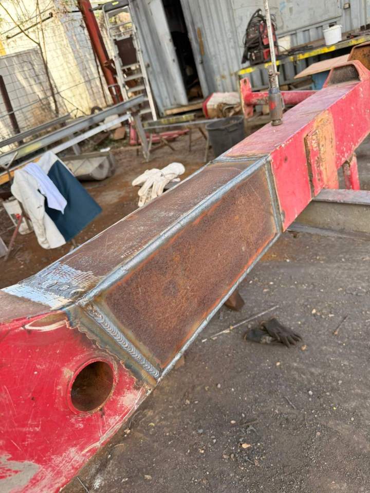 Remise à neuf bras de camion pompe à béton Saint-Paul
